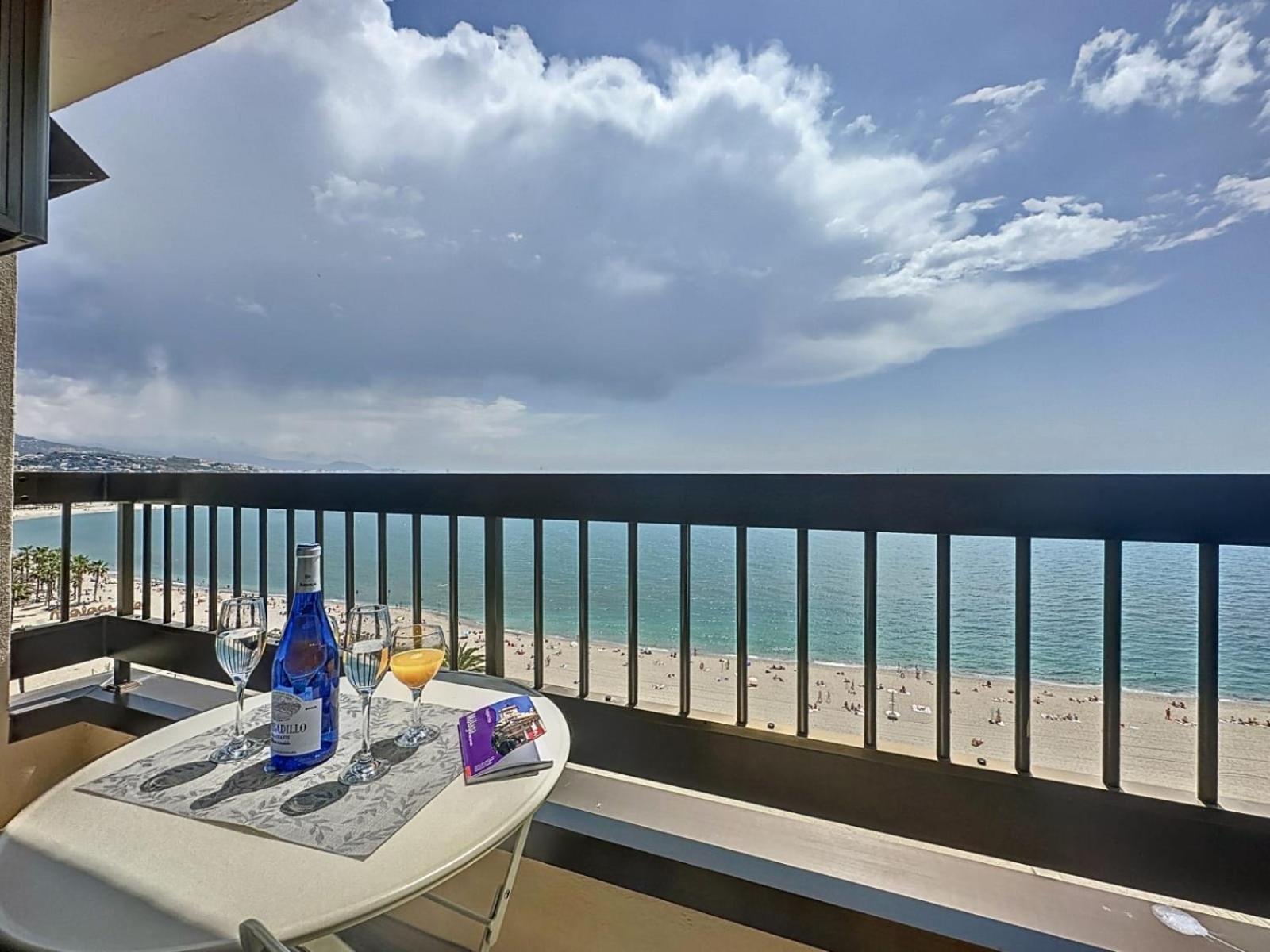 Espectaculares Vistas Al Mar Playa Malagueta Appartement Málaga Buitenkant foto